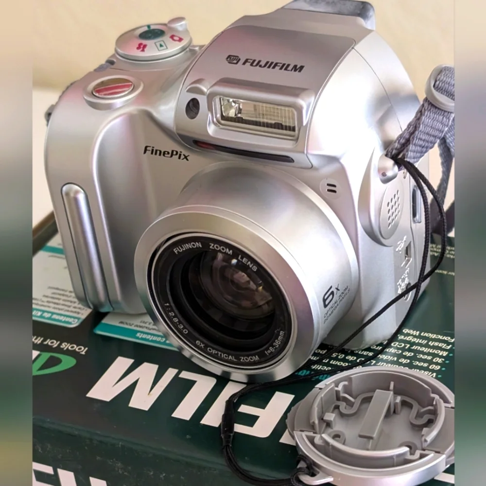 FUJIFILM FINEPIX 2800 MEGAPIXEL 6x OPTICAL ZOOM VIDEO & AUDIO DIGITAL CA…